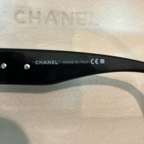 CHANEL Black Aviator Sunglasses 4128 - Picture 5 of 16